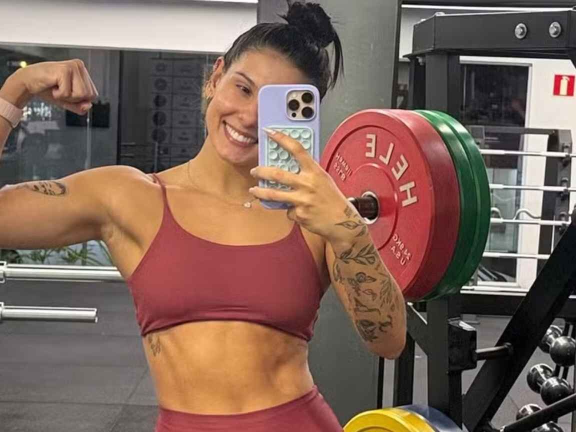 Ana Castela exibe shape trincado e mostra força na academia: “Foco total”