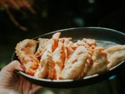 Justiceira haitiana envenena 40 membros de gangue com empanadas contaminadas em ato de vingança