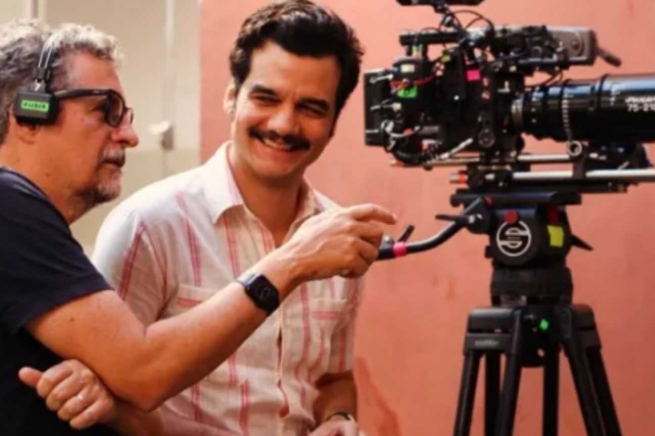 Kleber Mendonça Filho é consagrado Melhor Diretor em Cannes e exalta o Brasil com 'O Agente Secreto'