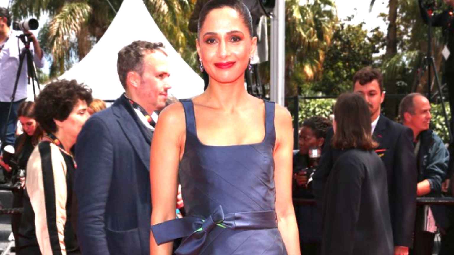 Camila Pitanga brilha em Cannes com filme ao lado de Gilberto Gil e look de Herchcovitch