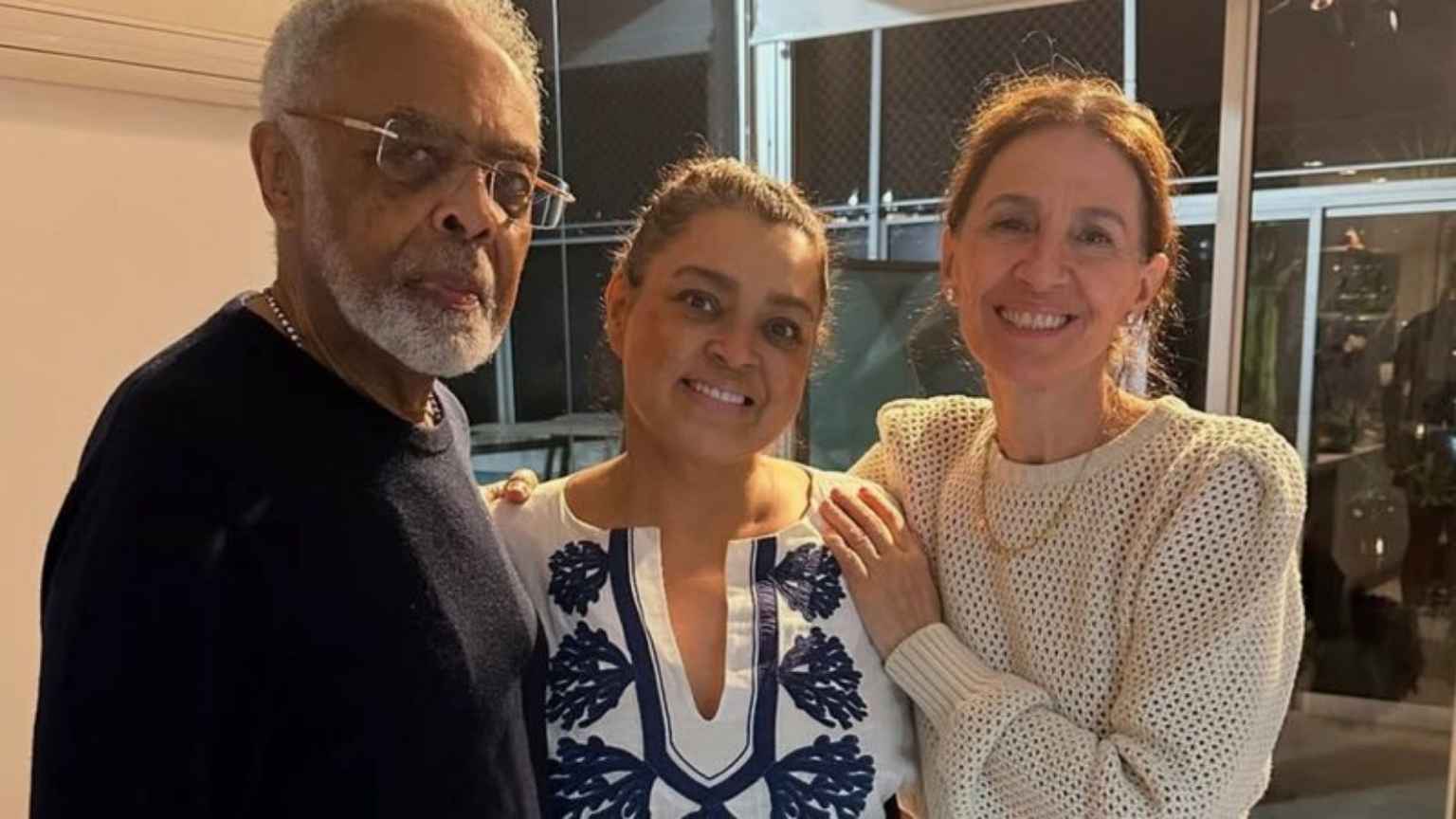 Preta Gil recebe alta hospitalar e comemora retorno para casa após exames de rotina