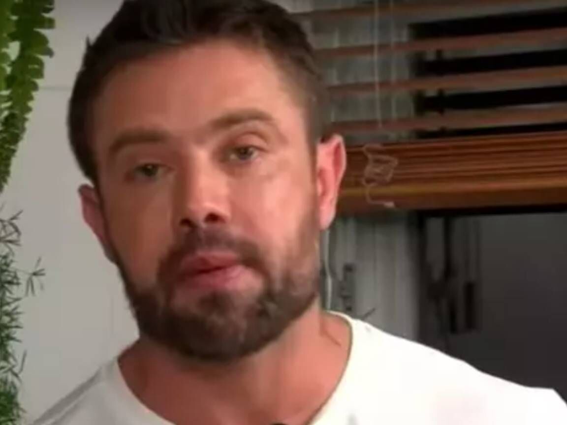 Rafael Cardoso relembra beijo técnico em atriz com mau hálito: 'bicho morto na boca'