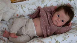 É verdade: Projeto de lei quer multar quem usar bebê reborn para furar filas