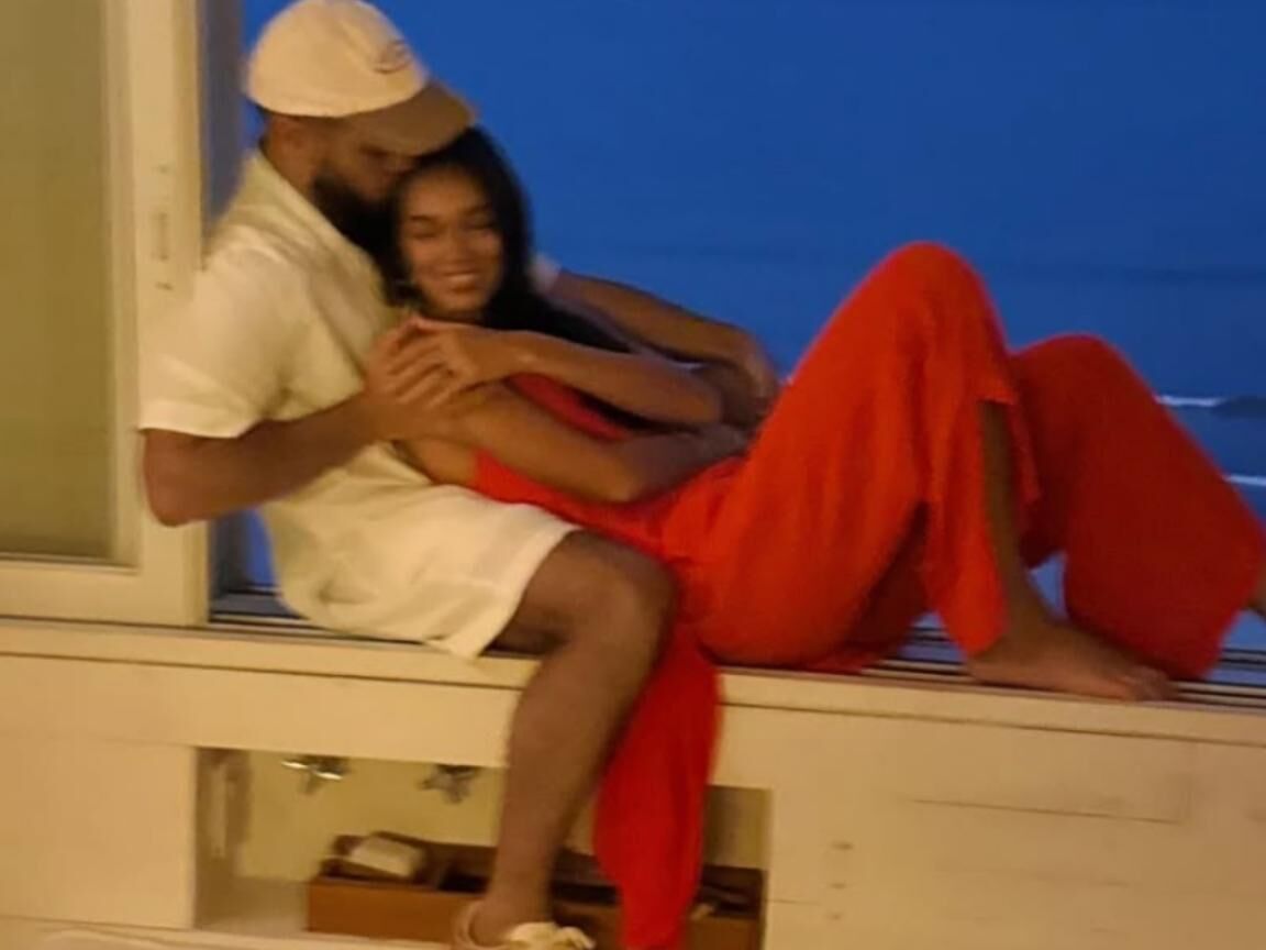 Alane Dias e Francisco Gil trocam beijos e carinhos após show em São Paulo