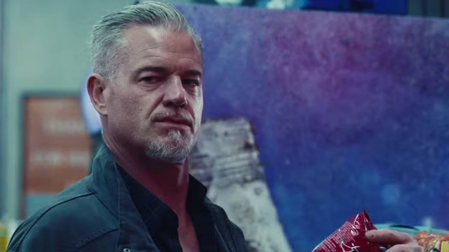 Eric Dane revela braço paralisado pela ELA, mas promete continuar atuando: 'Me mantém focado'