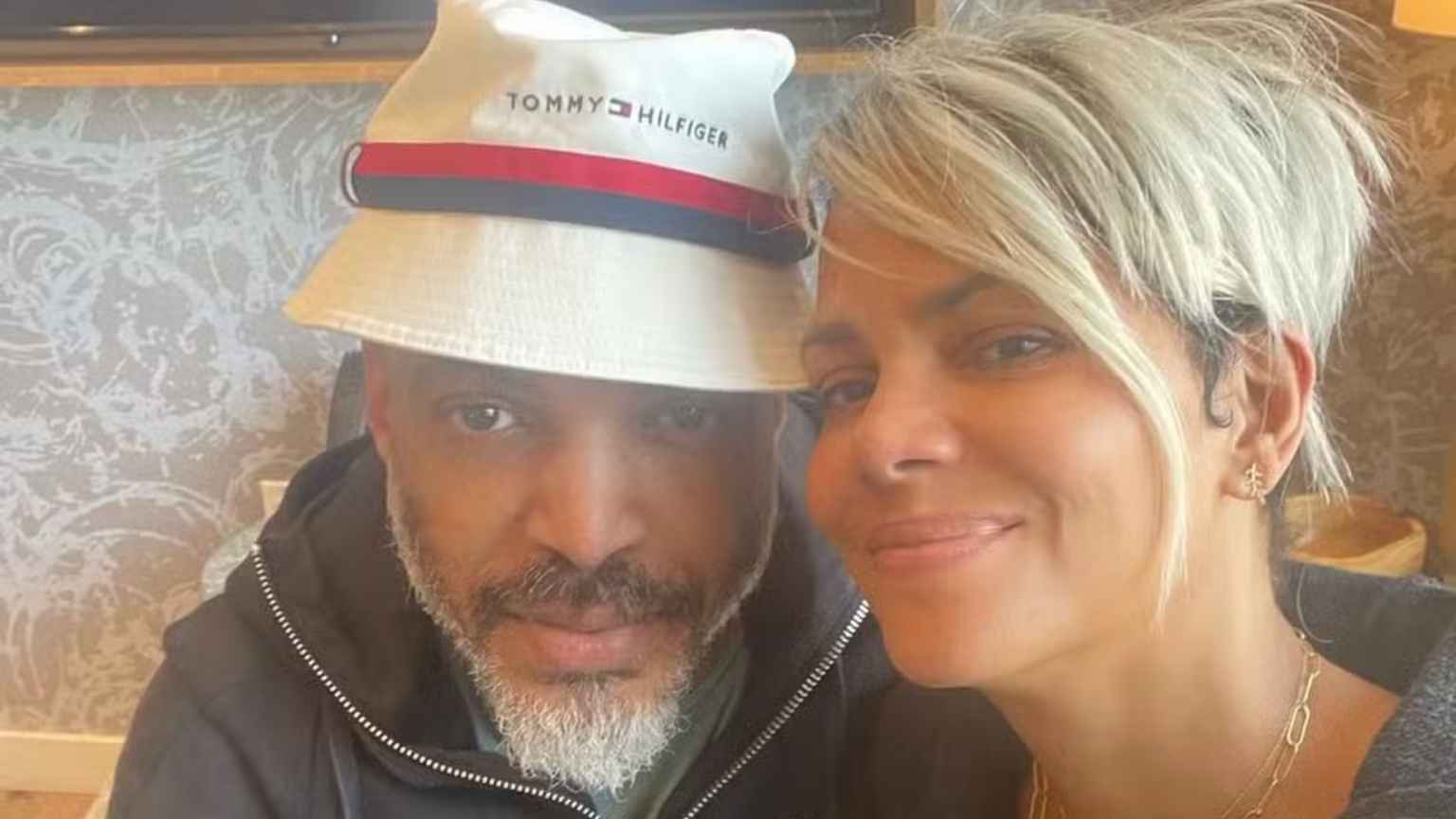 Halle Berry deixa pedido de casamento de Van Hunt 'em espera' e explica seus motivos