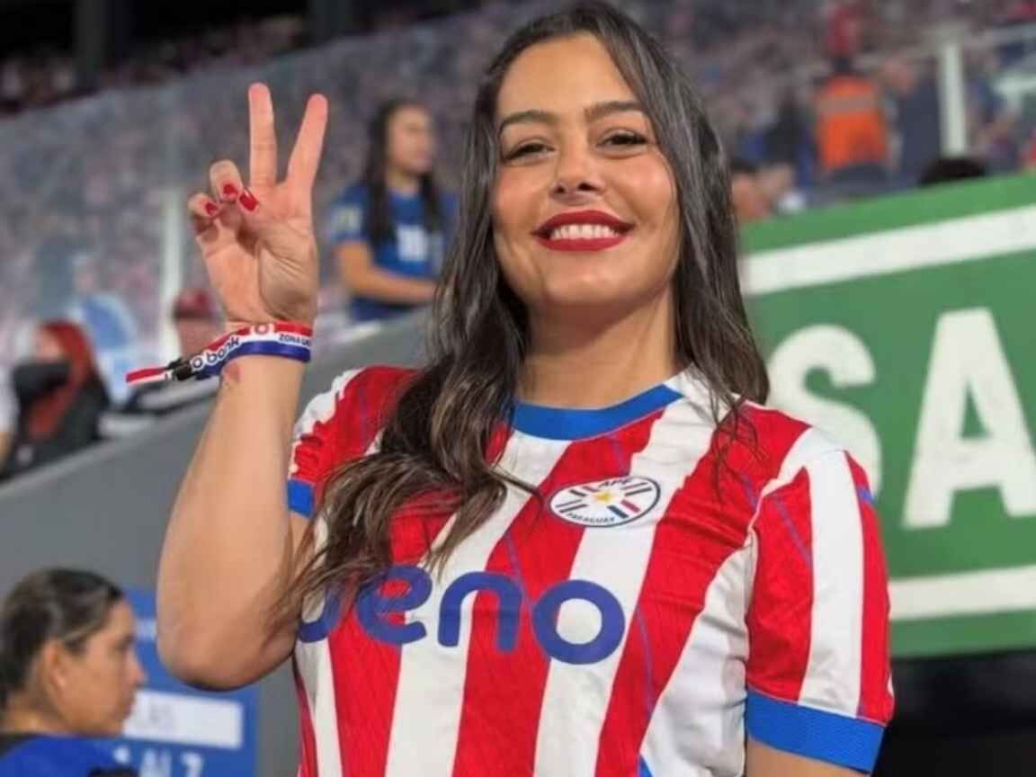15 anos depois, Larissa Riquelme, musa da Copa, reflete sobre a fama: 'Uma foto que marcou um antes e um depois'