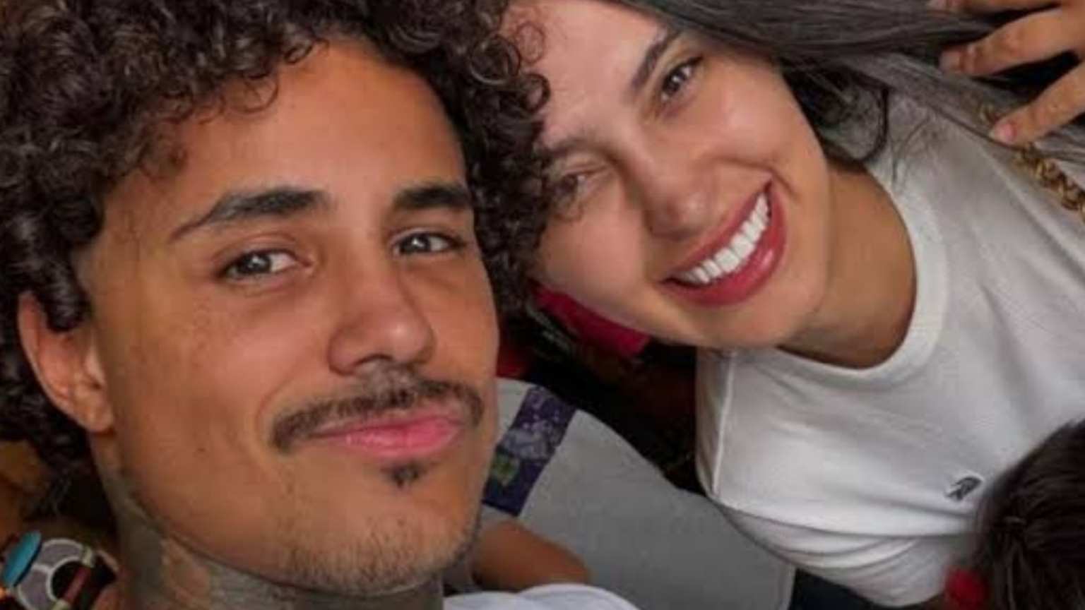 Byanca Gabarron anuncia fim do casamento com MC Livinho, mas apaga post e gera mistério