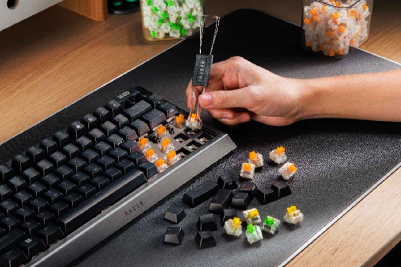 Razer entra no mundo da personalização com seu primeiro teclado 'barebone', o BlackWidow V4 75%