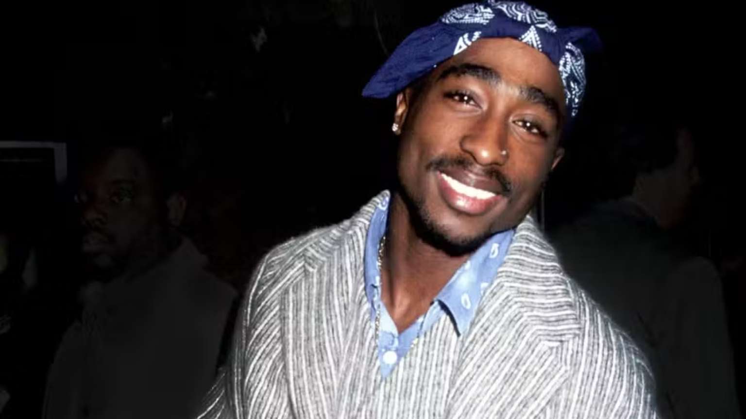 Suge Knight confirma lenda urbana sobre as cinzas de Tupac: 'Amigos bolaram e fumaram'