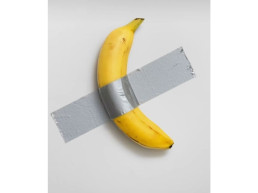 Banana de R$ 34 milhões é comida por visitante em museu e artista ironiza o caso