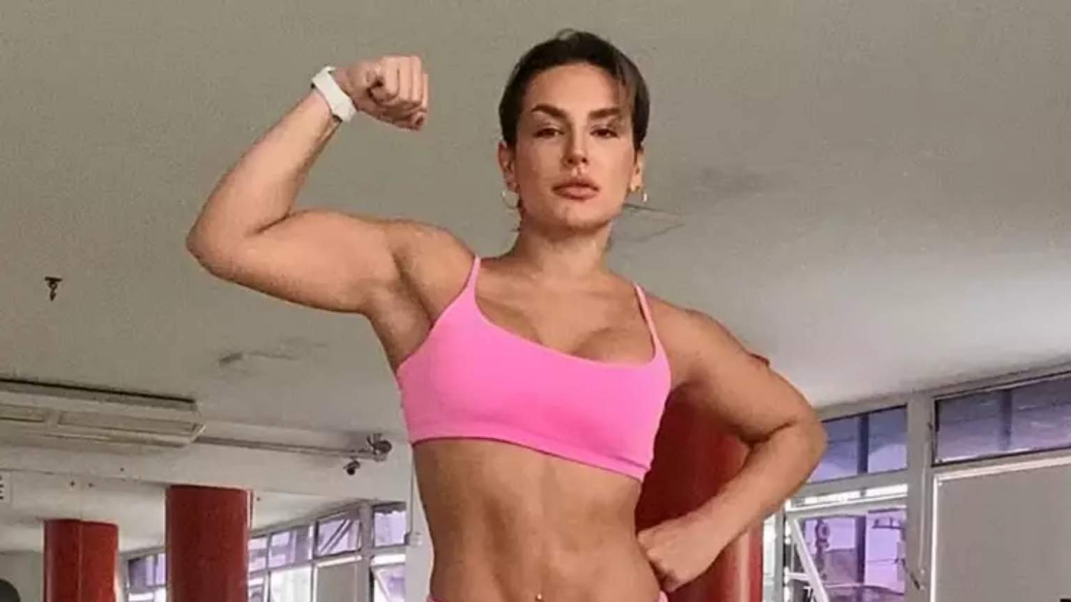 Kéfera Buchmann rebate crítica sobre seu corpo: 'É a minha casa, não a sua'