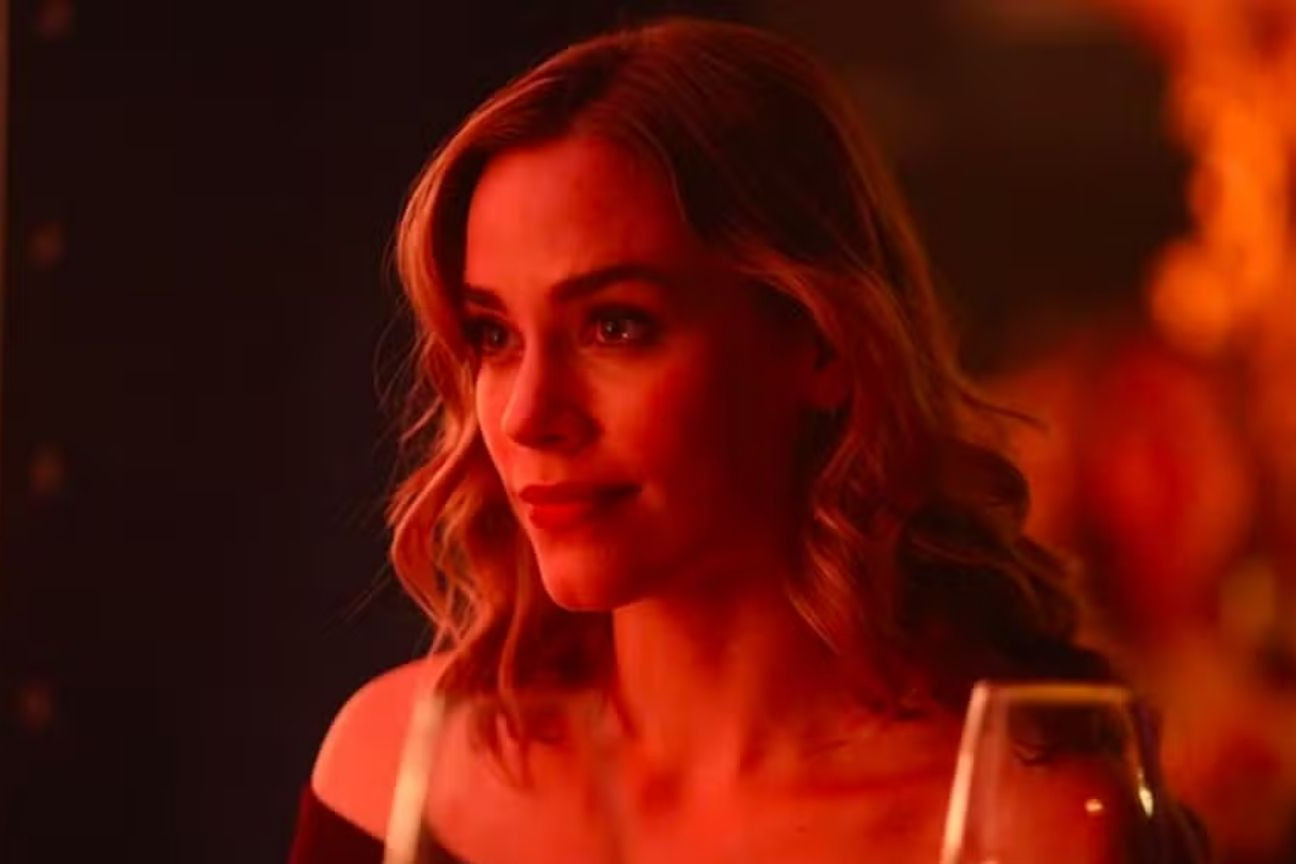 Atriz de 'De Repente 30', Christa B. Allen, revela que escapou de um culto