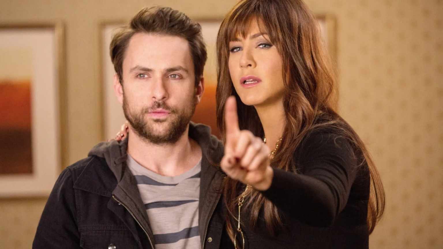 Jennifer Aniston revela que 'lutou' com estúdio para usar peruca em 'Quero Matar Meu Chefe'