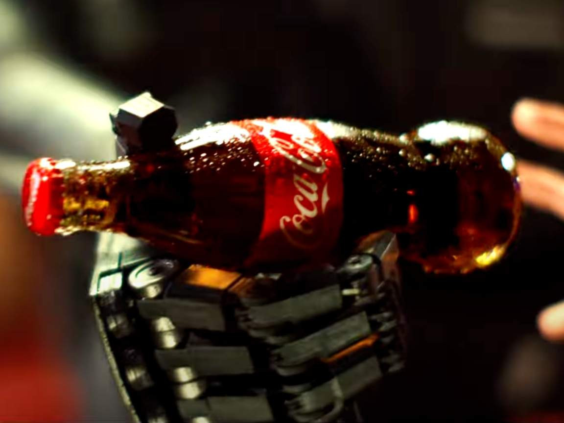 Coca-Cola e Star Wars lançam latas colecionáveis e experiência de holograma no Brasil