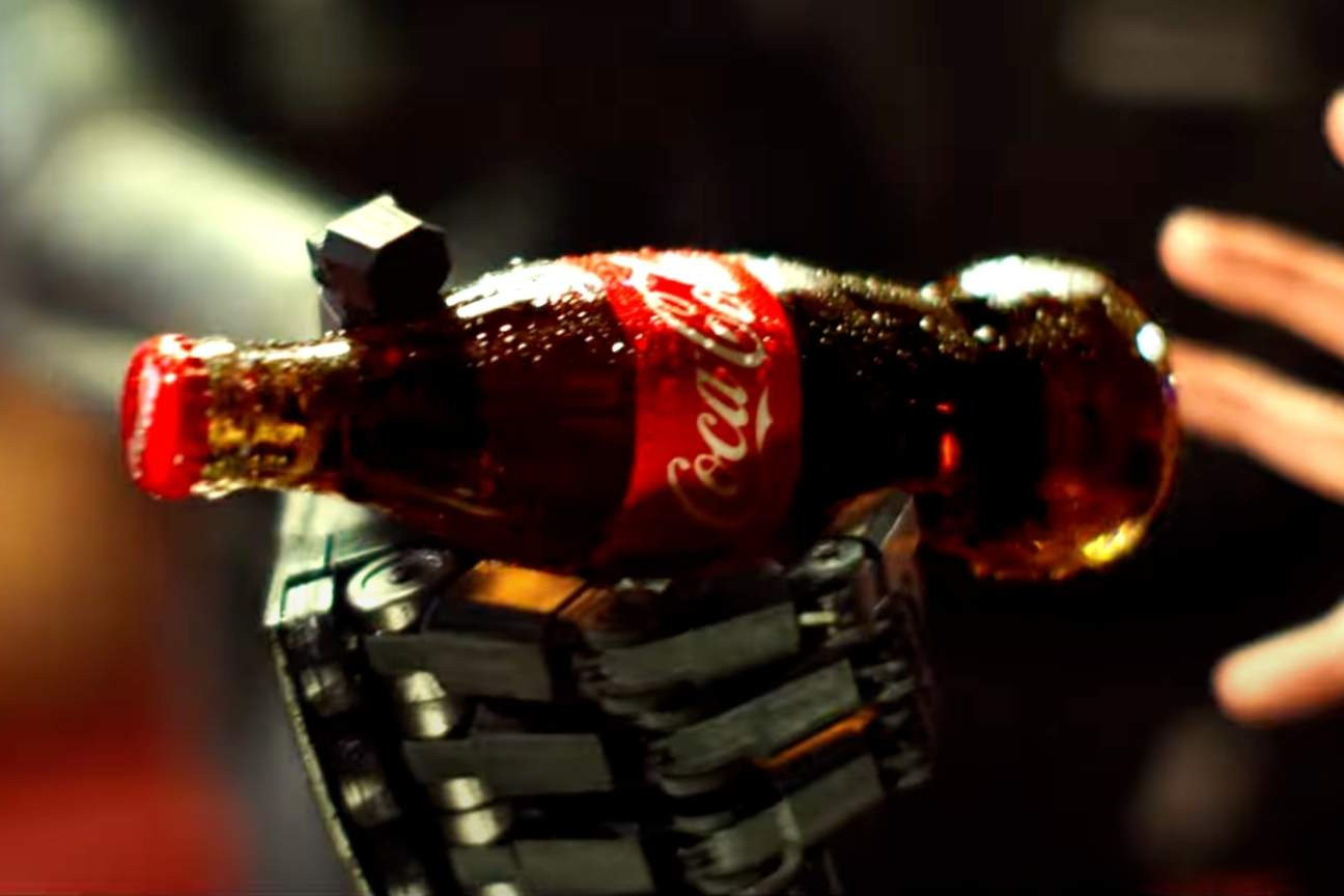 Coca-Cola e Star Wars lançam latas colecionáveis e experiência de holograma no Brasil