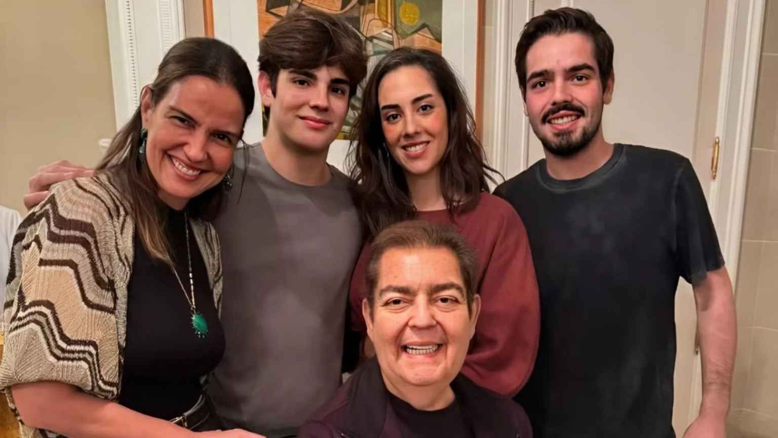 Esposa de Faustão tranquiliza fãs sobre recuperação após novos transplantes