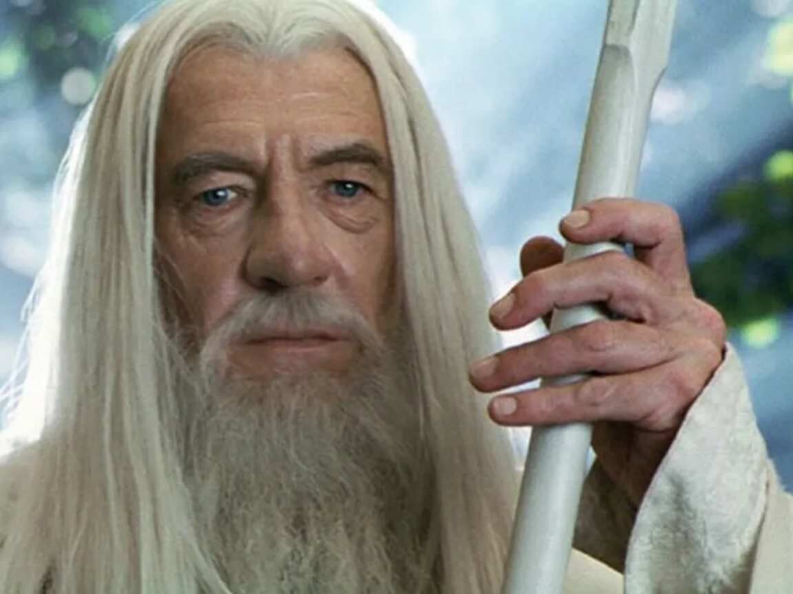 Ian McKellen revela que Gandalf e Frodo retornam em novo filme de 'O Senhor dos Anéis'