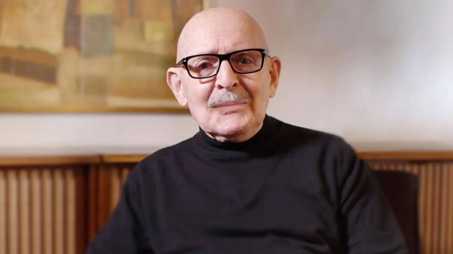 Joe Caroff, designer do icônico logo de James Bond, morre aos 103 anos