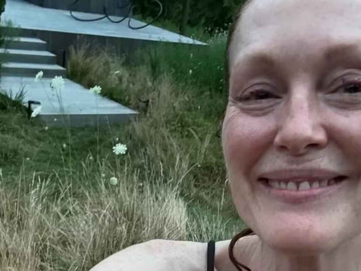 Juliane Moore, aos 64 anos, exibe beleza natural em selfie sem maquiagem e encanta fãs