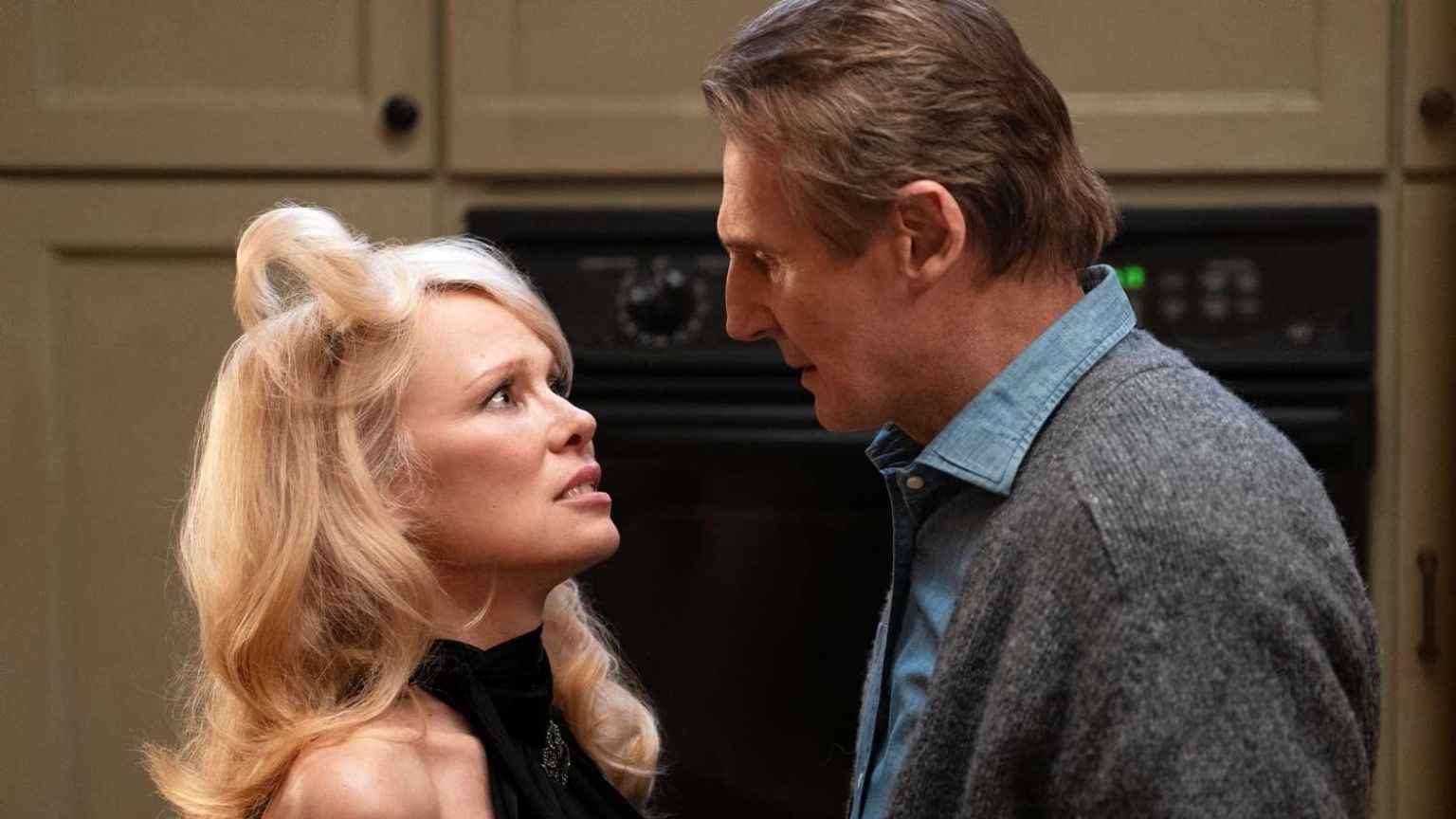 Liam Neeson e Pamela Anderson: romance é real ou marketing para novo filme?