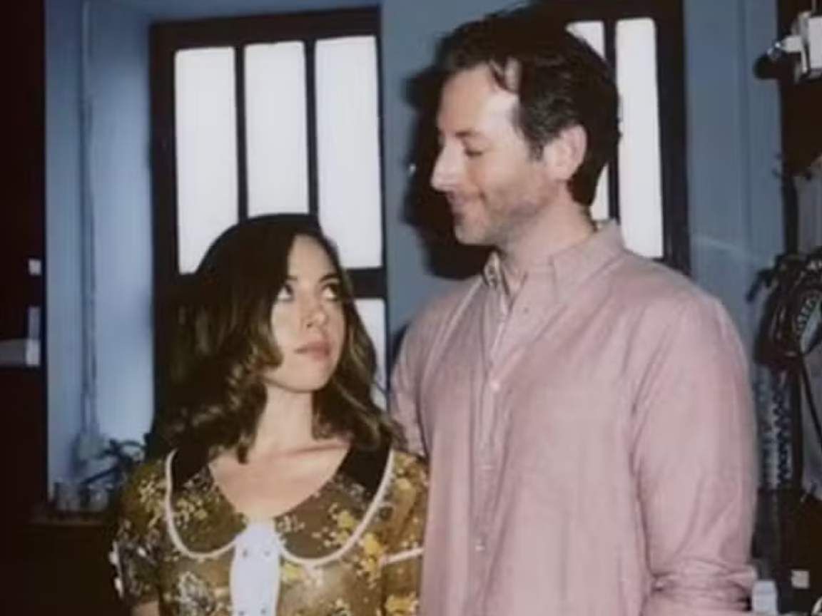 Aubrey Plaza fala pela 1ª vez sobre morte do marido e compara luto a 'oceano de desgraça'