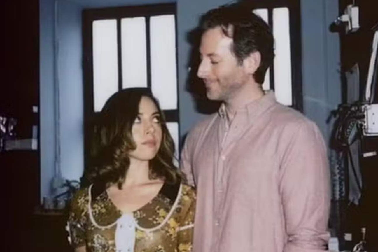 Aubrey Plaza fala pela 1ª vez sobre morte do marido e compara luto a 'oceano de desgraça'