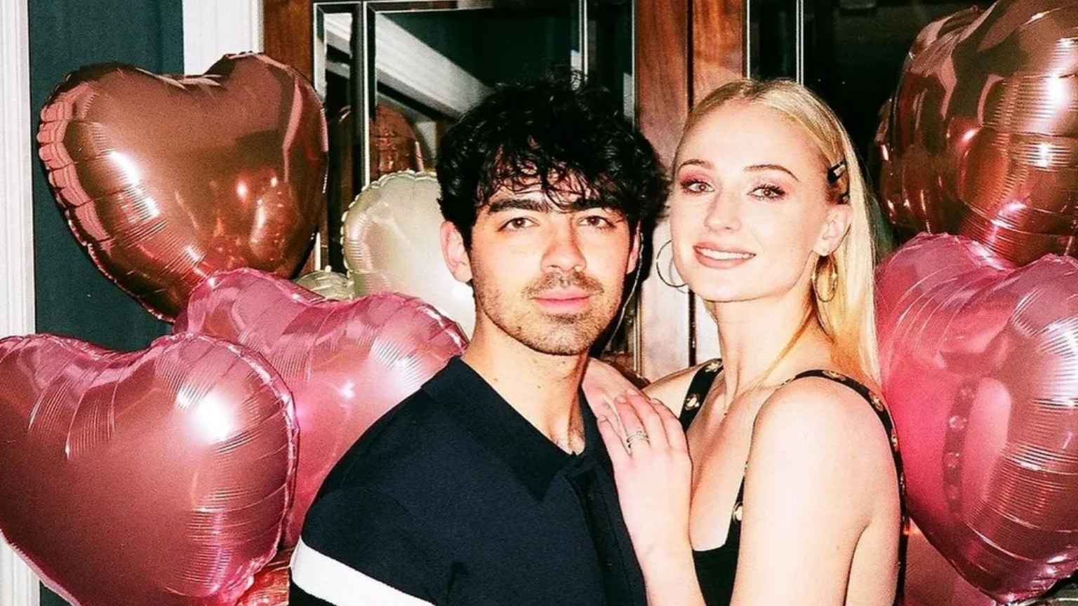 Sophie Turner revela ter causado o fim de um noivado por acidente: 'Não fazia ideia desse poder'