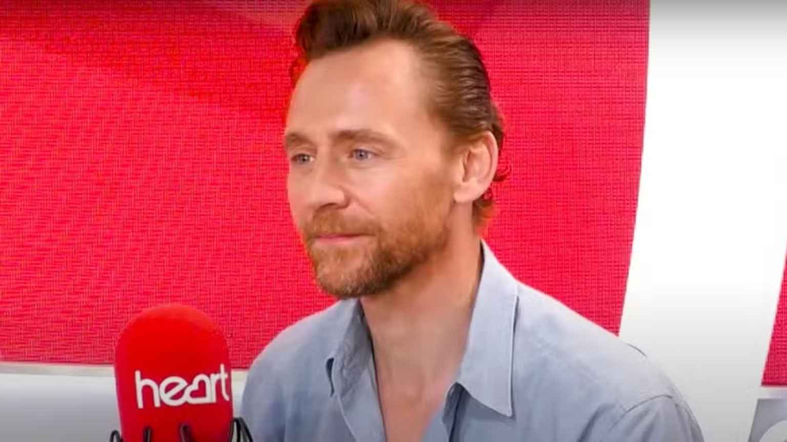 Tom Hiddleston fica sem reação após apresentador citar a ex, Taylor Swift