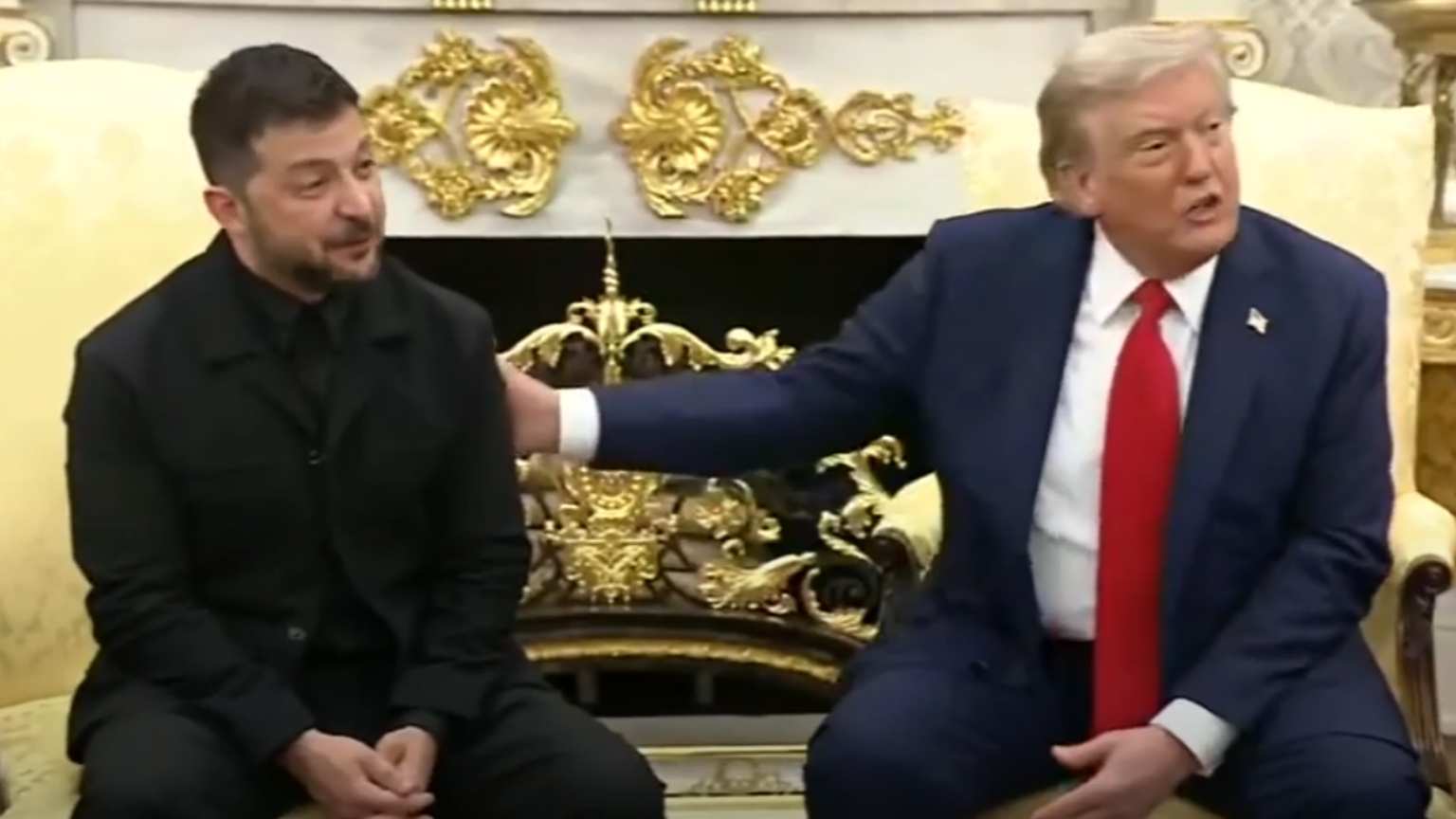 Zelensky rebate repórter que criticou sua roupa: 'Eu mudei, você não'