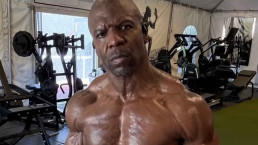 Aos 57 anos, Terry Crews revela o segredo para manter o físico: 'Disciplina'