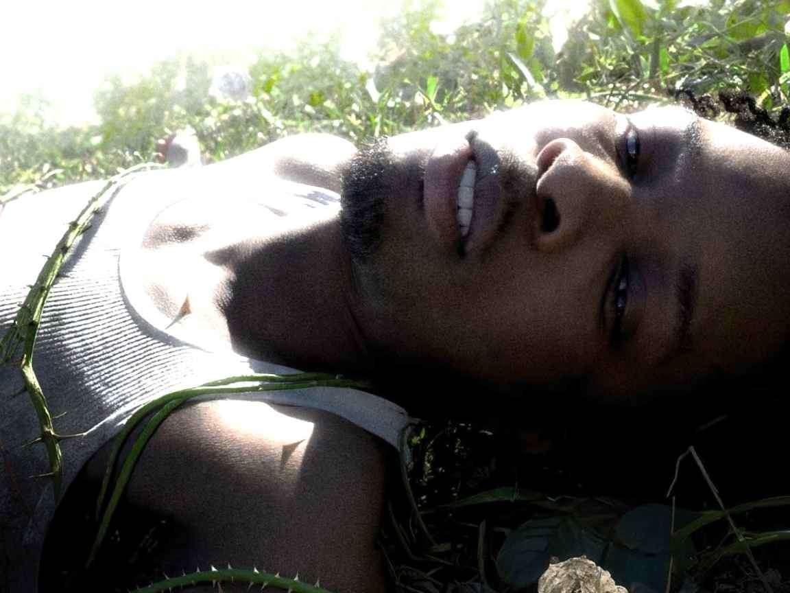 Cantor d4vd cancela turnê após corpo ser encontrado em seu carro