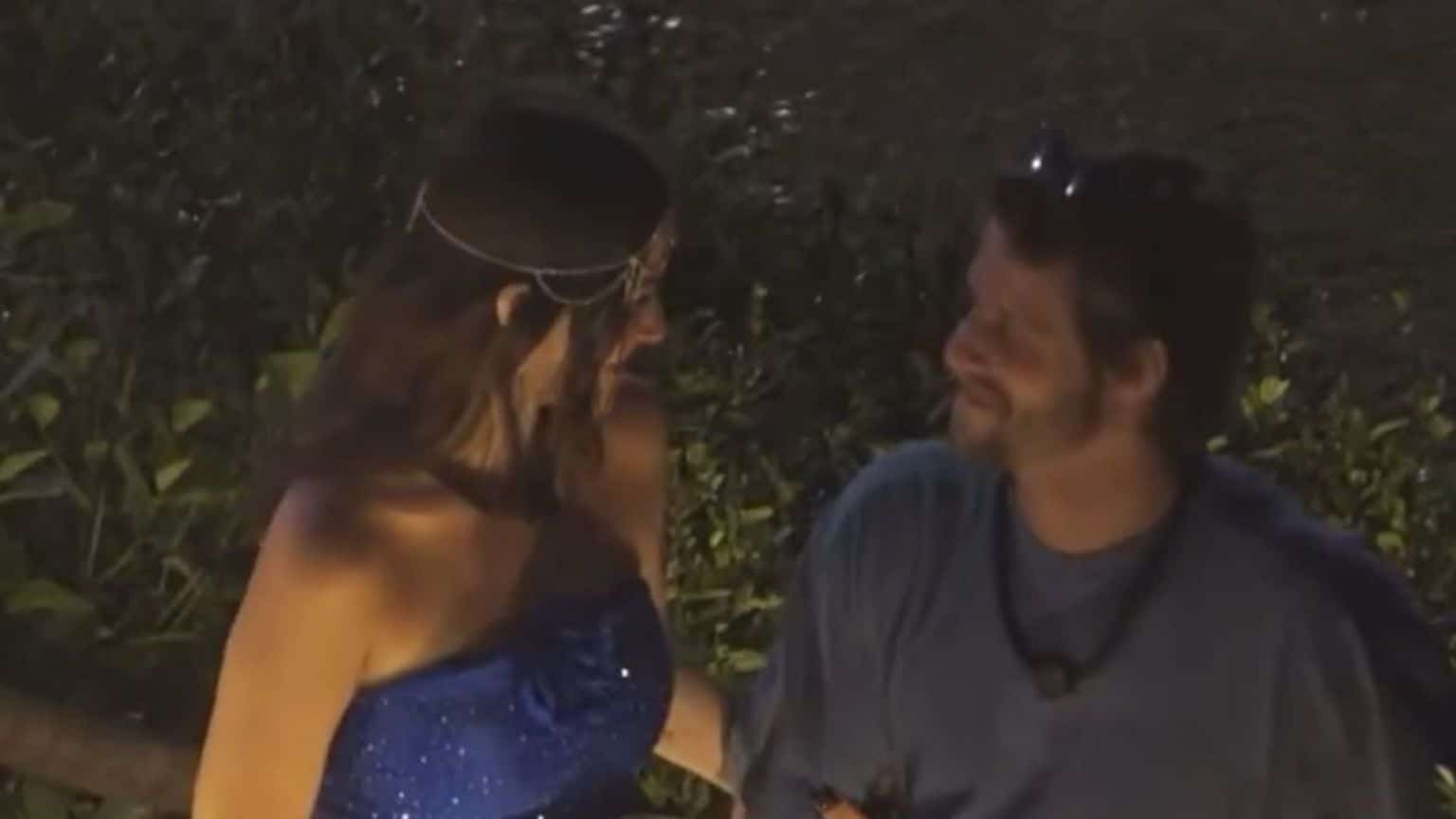 Primeira festa de 'A Fazenda 17' tem show, flerte e tretas