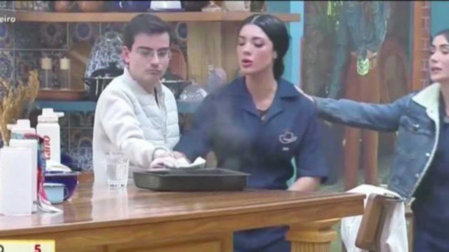 'A Fazenda 17' tem 1ª Fazendeira, briga com bolo e água na cara