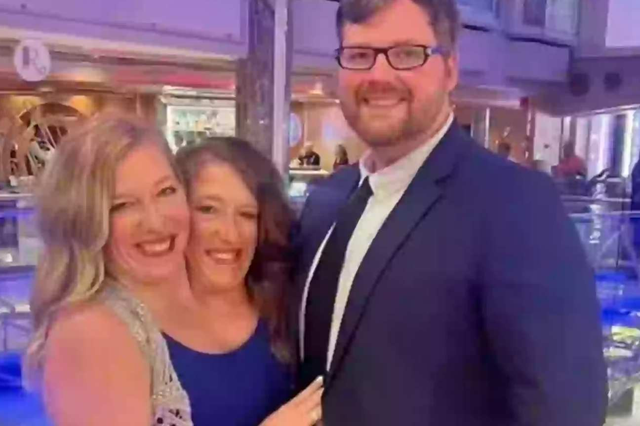 Gêmeas siamesas Abby e Brittany Hensel quebram silêncio sobre bebê misterioso