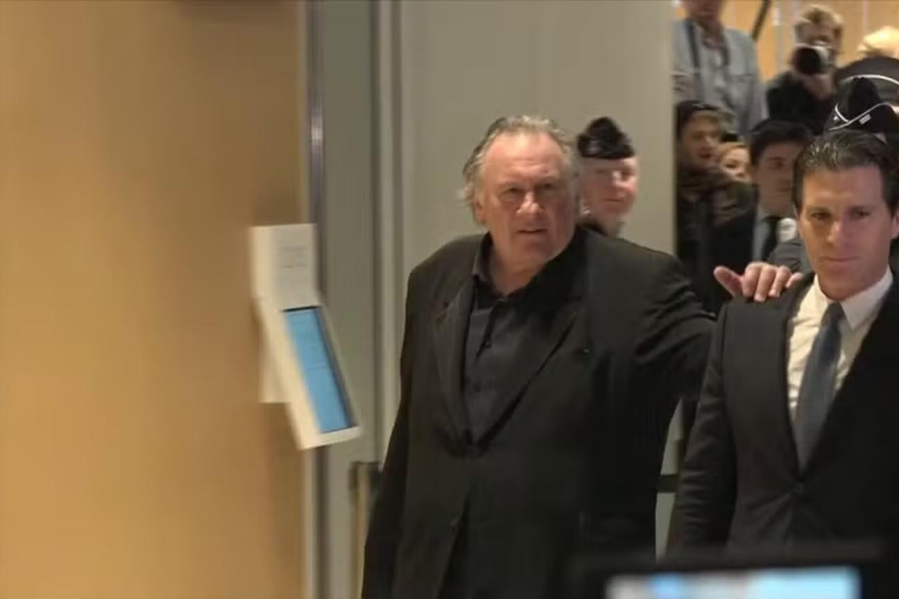 Gérard Depardieu será julgado por estupro e agressão sexual, decide Justiça francesa