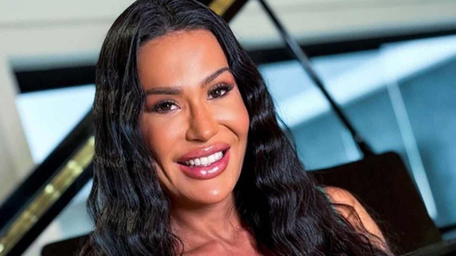 Gracyanne Barbosa fala sobre a vida de solteira e entra com pedido de divórcio litigioso de Belo