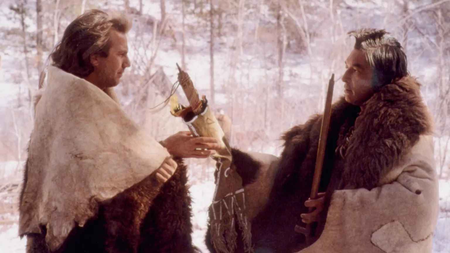 Graham Greene, ator de 'Dança com Lobos' indicado ao Oscar, morre aos 73