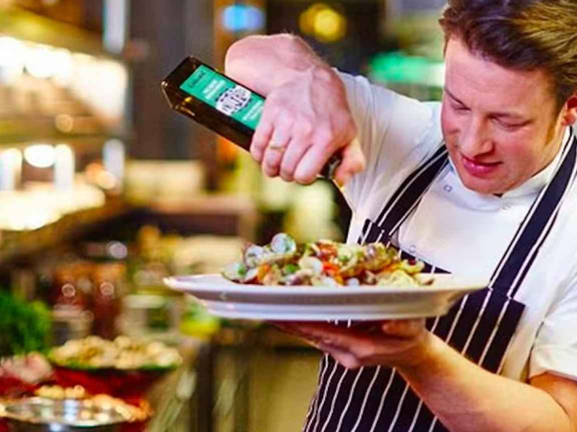 Jamie Oliver culpa sua 'burrice em matemática' pela falência de seus restaurantes