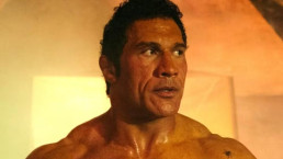 As lágrimas de Dwayne Johnson em Veneza e a trágica relação com o pai