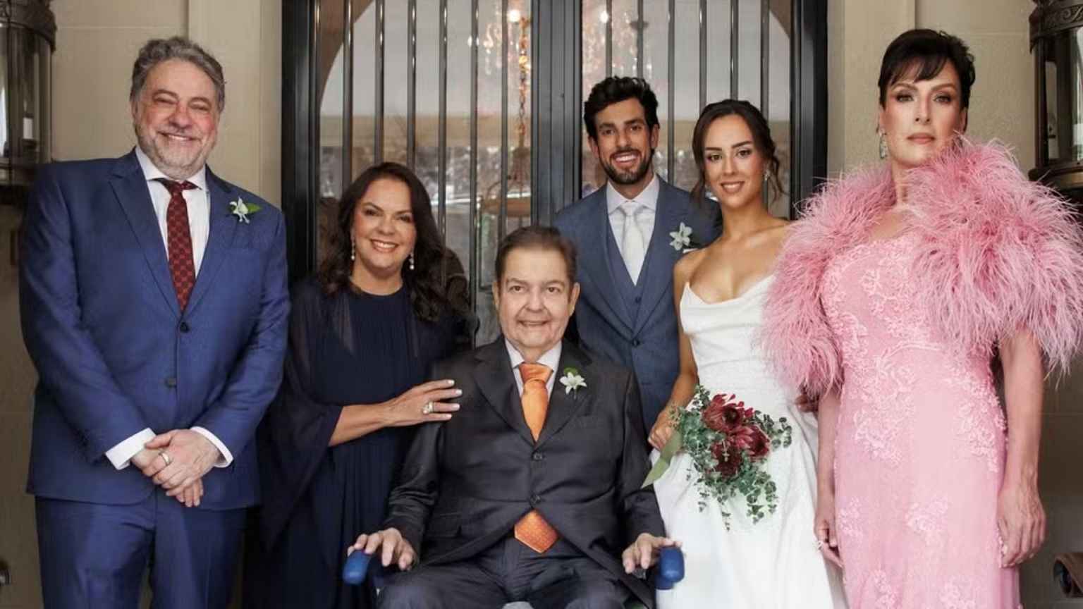 Look de Magda Colares em casamento da filha com Faustão divide opiniões na web