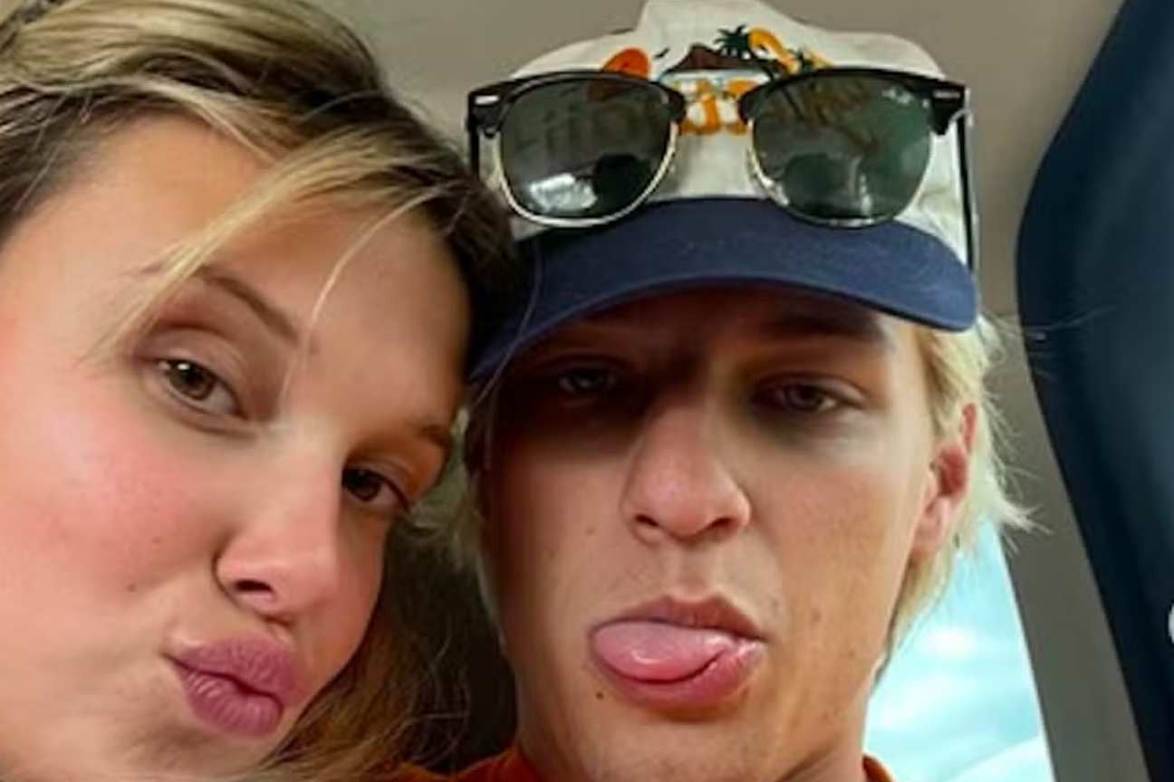 Millie Bobby Brown 'não está nem aí' para críticas sobre ser uma 'esposa tradicional', diz fonte