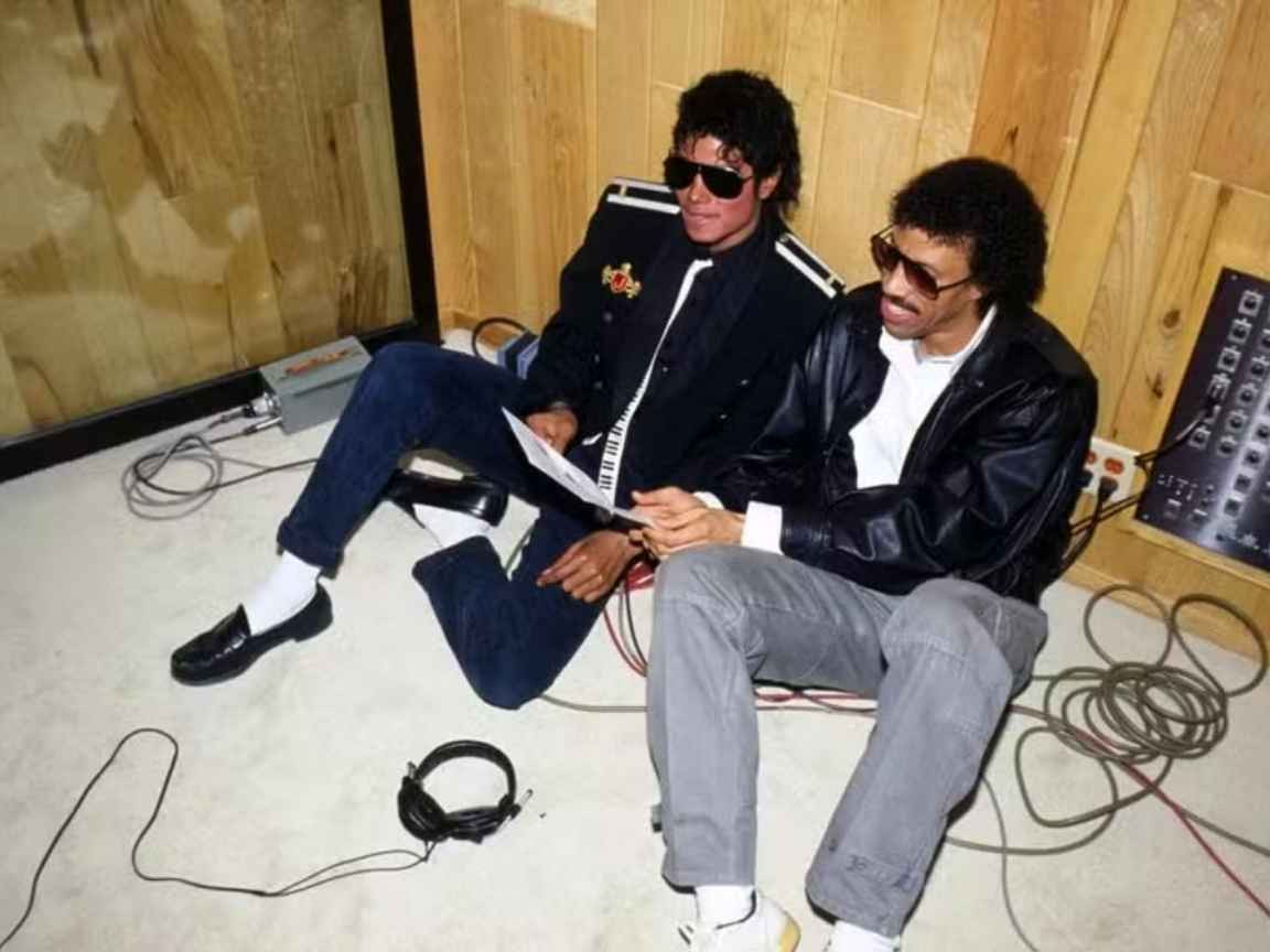 Michael Jackson era chamado de 'fedorento' por amigos, revela Lionel Richie