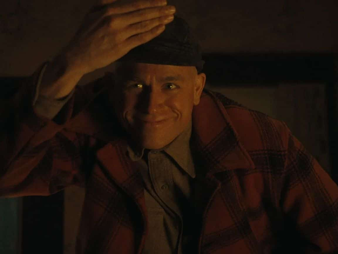 Charlie Hunnam vira Ed Gein em trailer da nova temporada de 'Monster'