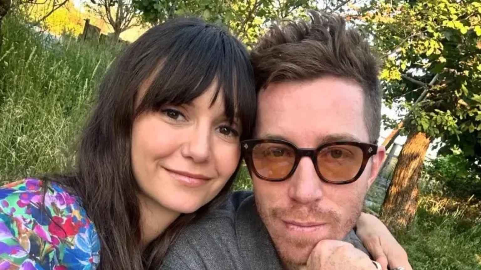 Nina Dobrev e Shaun White terminam noivado por estarem em 'sintonias diferentes'