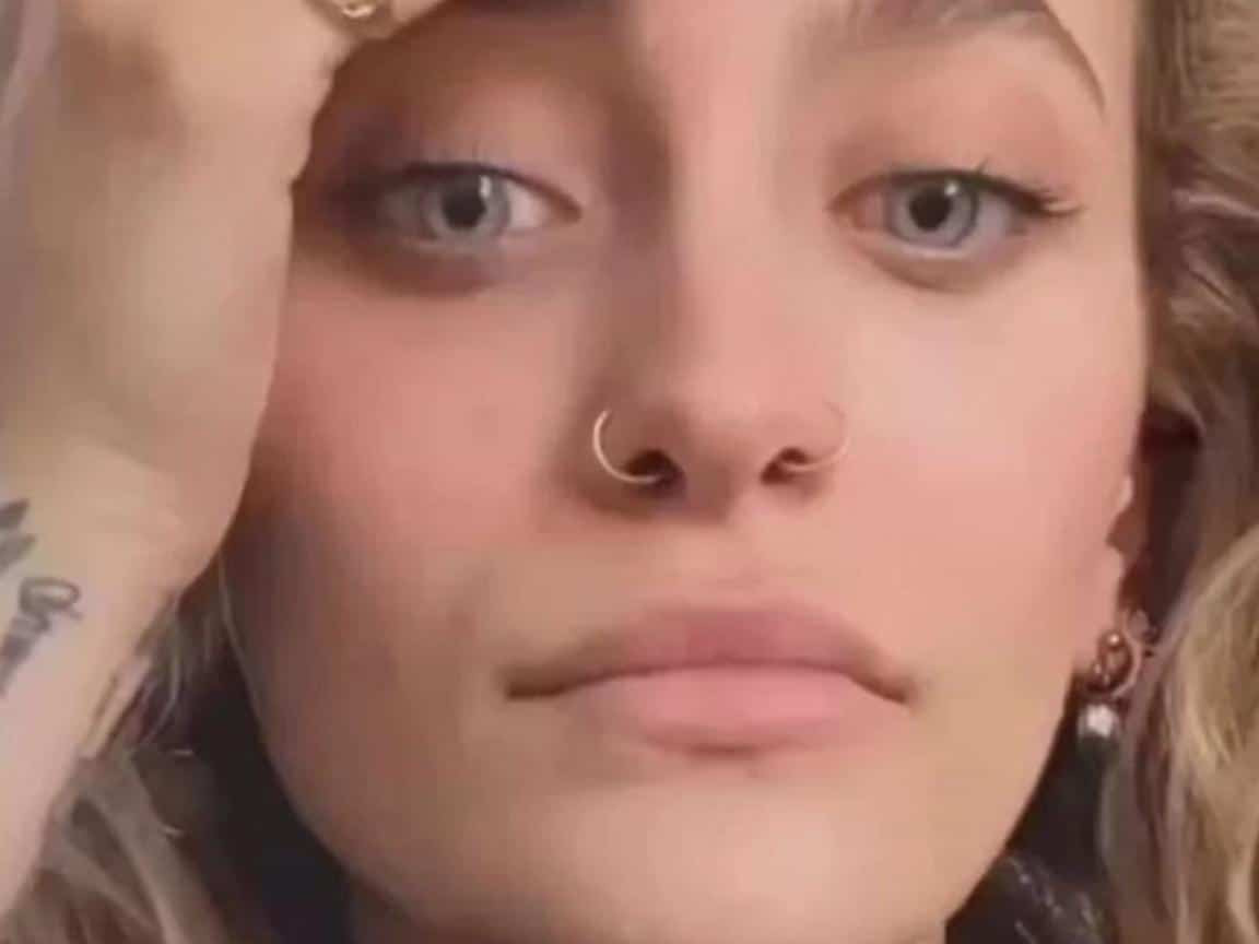 Paris Jackson revela trauma com fotos do pai ao lamentar a morte de Kirk