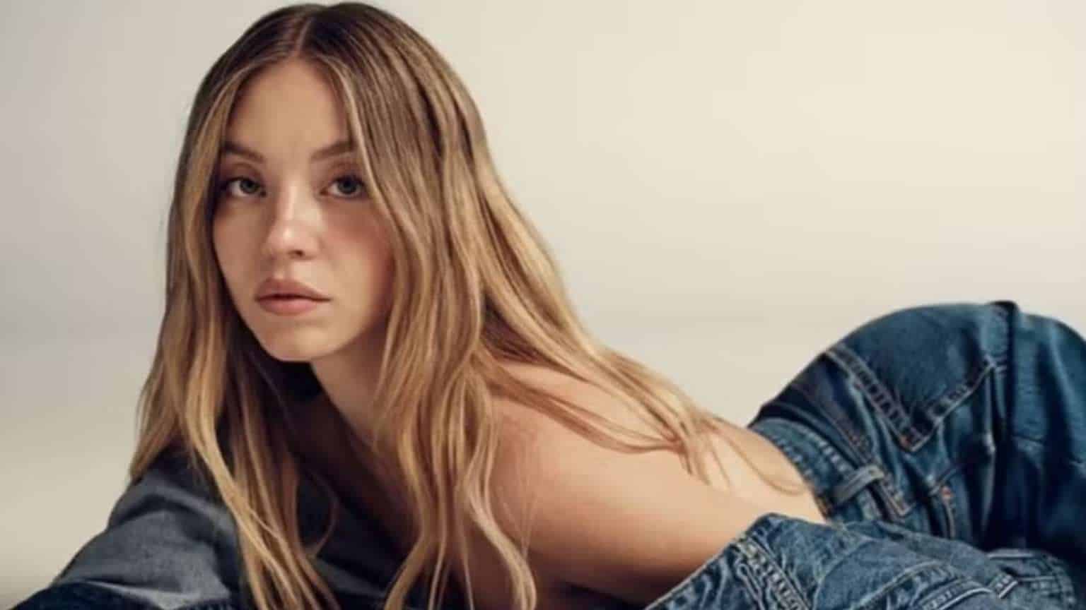 Sydney Sweeney estaria sendo isolada em Hollywood após polêmicas, diz jornal