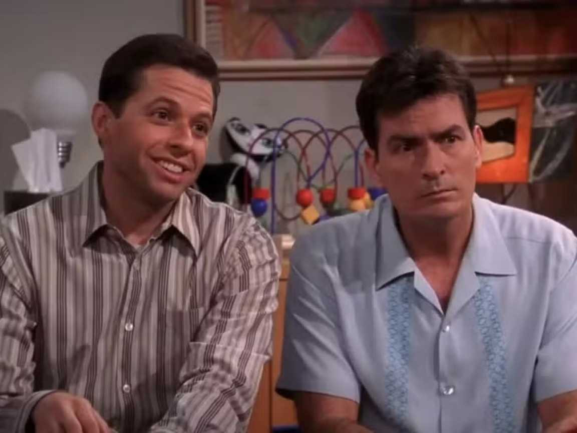 Charlie Sheen revela por que não fala com colega de Two and a Half Men há vários anos
