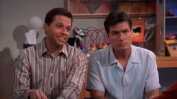 Charlie Sheen revela por que não fala com colega de Two and a Half Men há vários anos