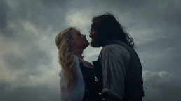 Diretora de 'O Morro dos Ventos Uivantes' defende o tom 'primitivo e sexual' do filme